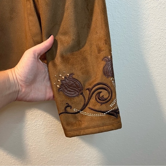 Women’s St. John Sport brown western style faux suede floral embroidered jacket - Picture 6 of 11